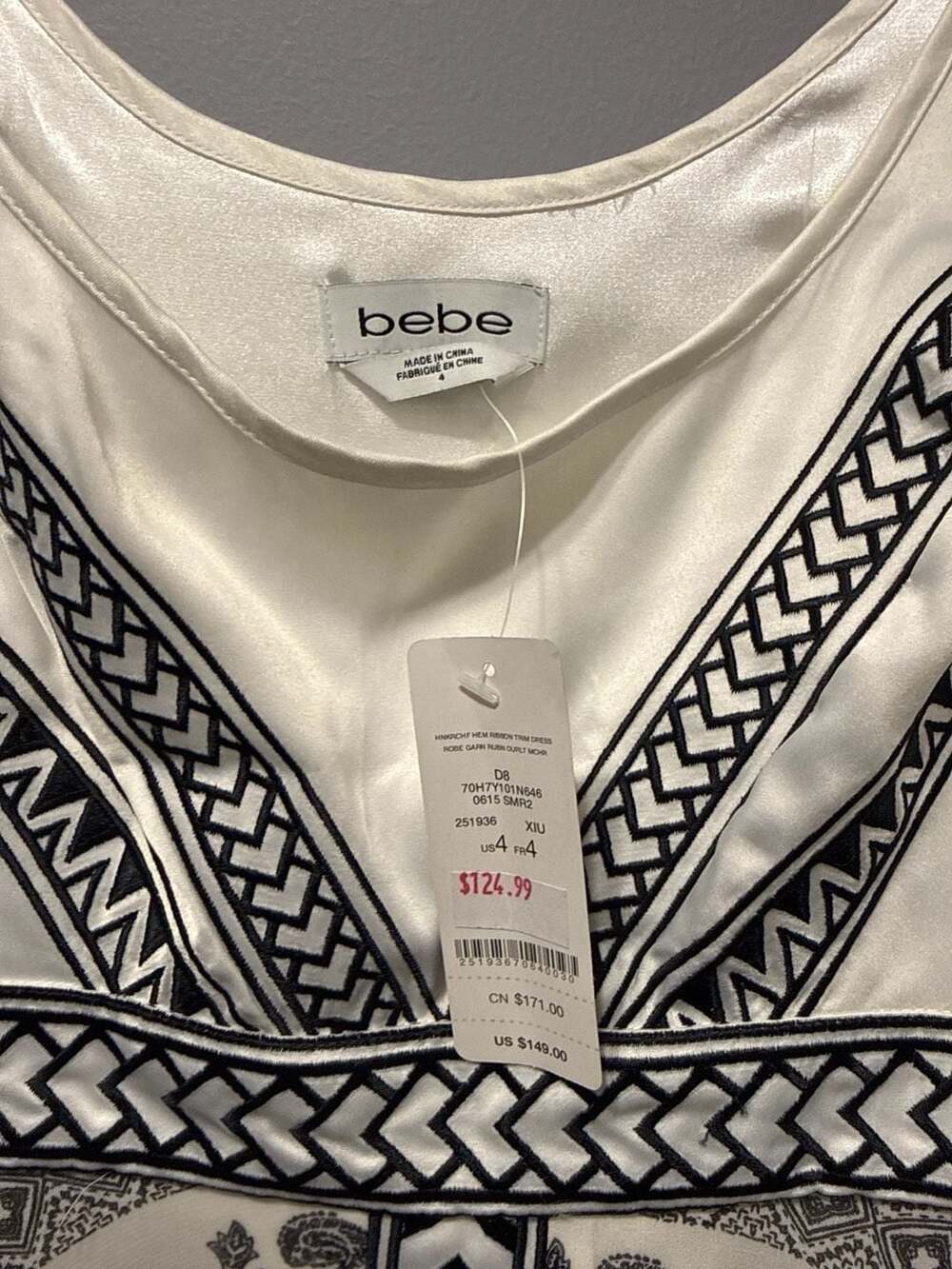bebe - Picture 3 of 11